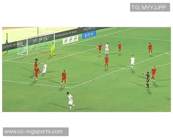 最后时刻U22国足角球争议鲍世蒙拔角旗杆遭黄牌处罚后幽默插回