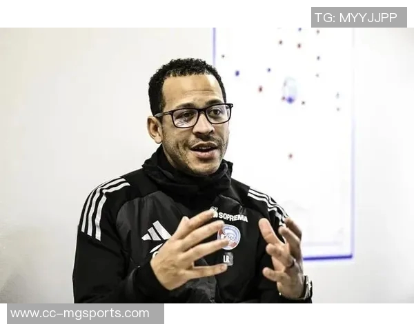 罗塞尼尔与球员亲密互动赢得年轻一代的喜爱与尊重